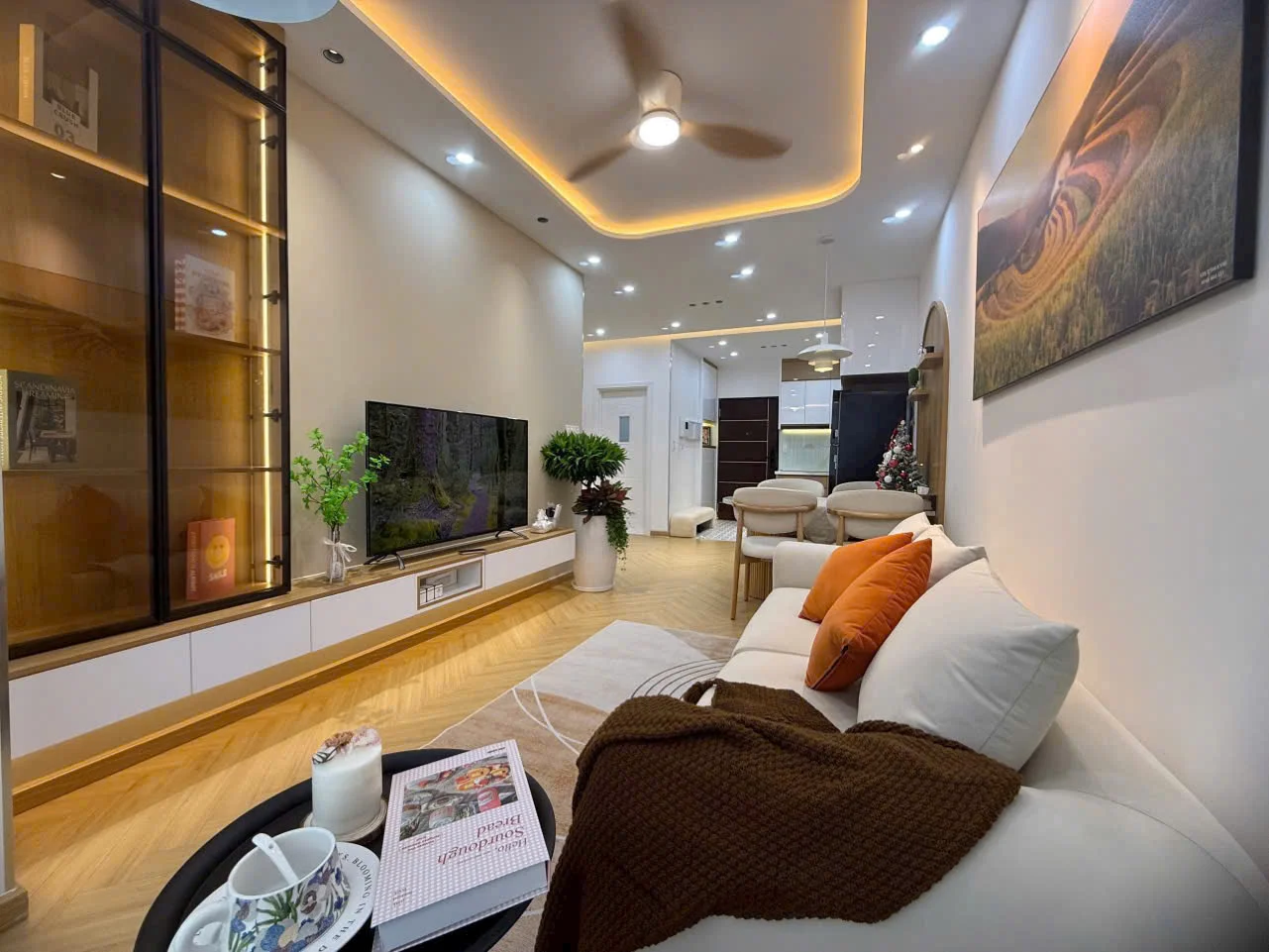 Bán chung cư Sky Garden 3 tầng 5 dt 56m 2pn nhà mới đẹp