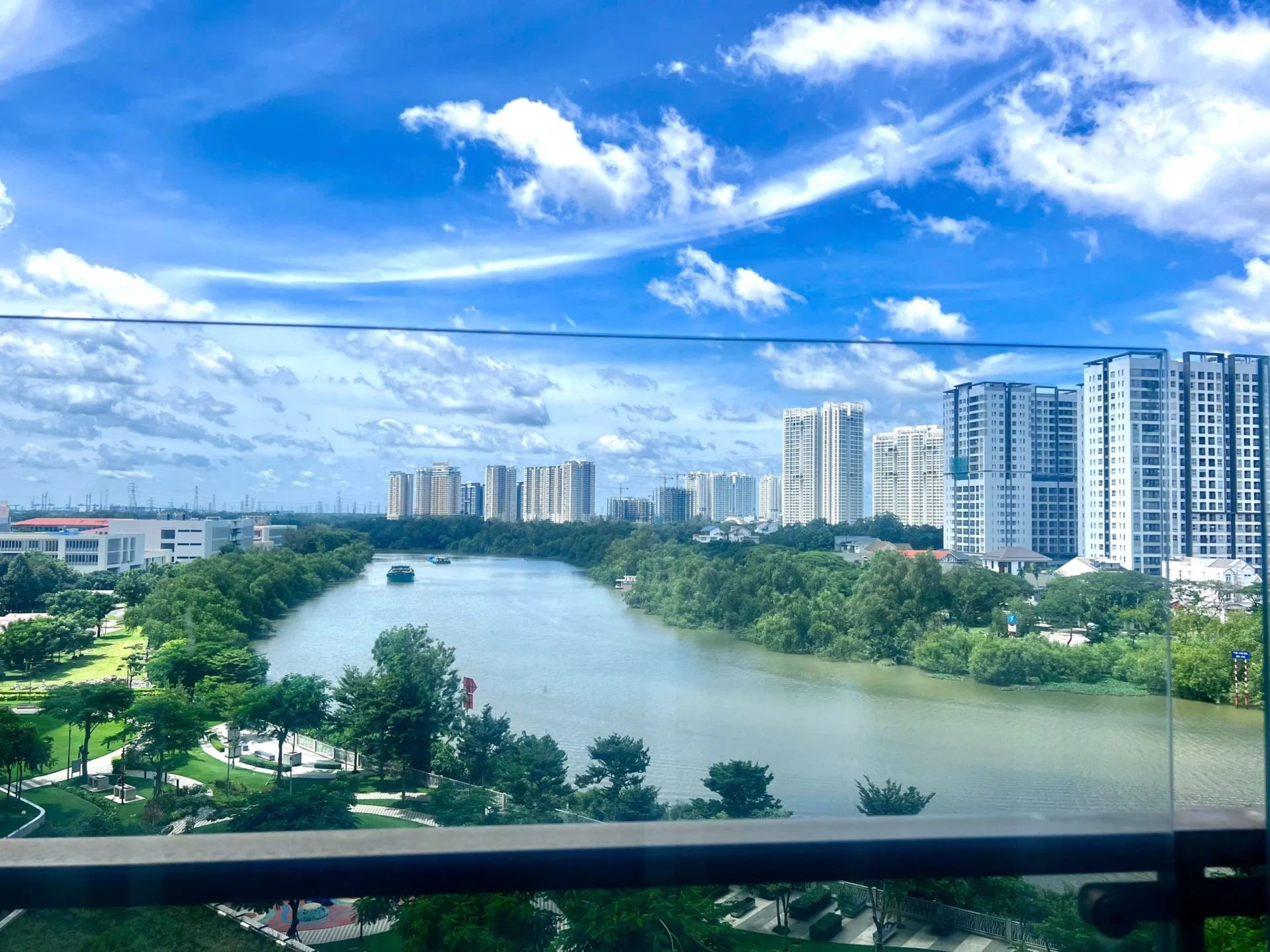 Cho thuê căn hộ Riverpark 1 tầng 5 138m 3 phòng giá 1700usd/tháng