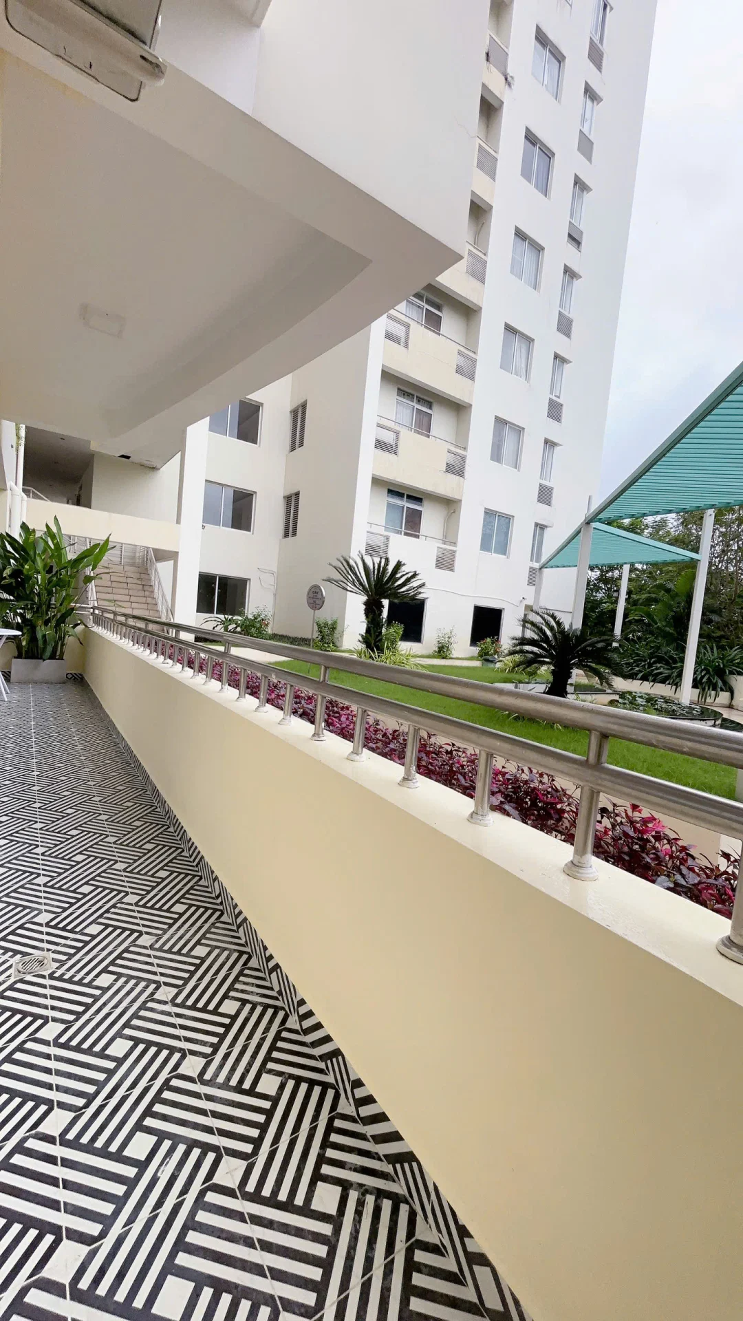 Bán căn hộ Mỹ Phúc sân vườn lầu 2 120m 3 phòng giá 8,950 tỷ