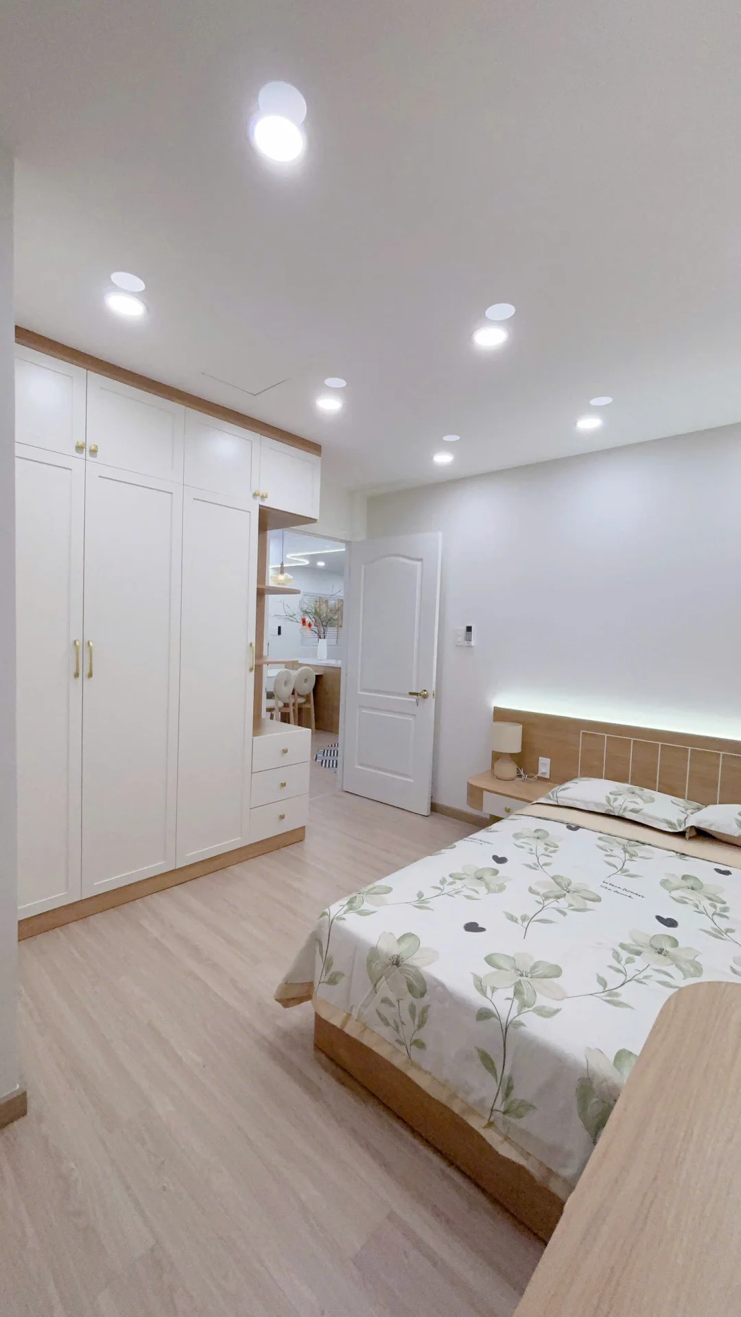 Bán căn hộ Mỹ Phúc sân vườn lầu 2 120m 3 phòng giá 8,950 tỷ