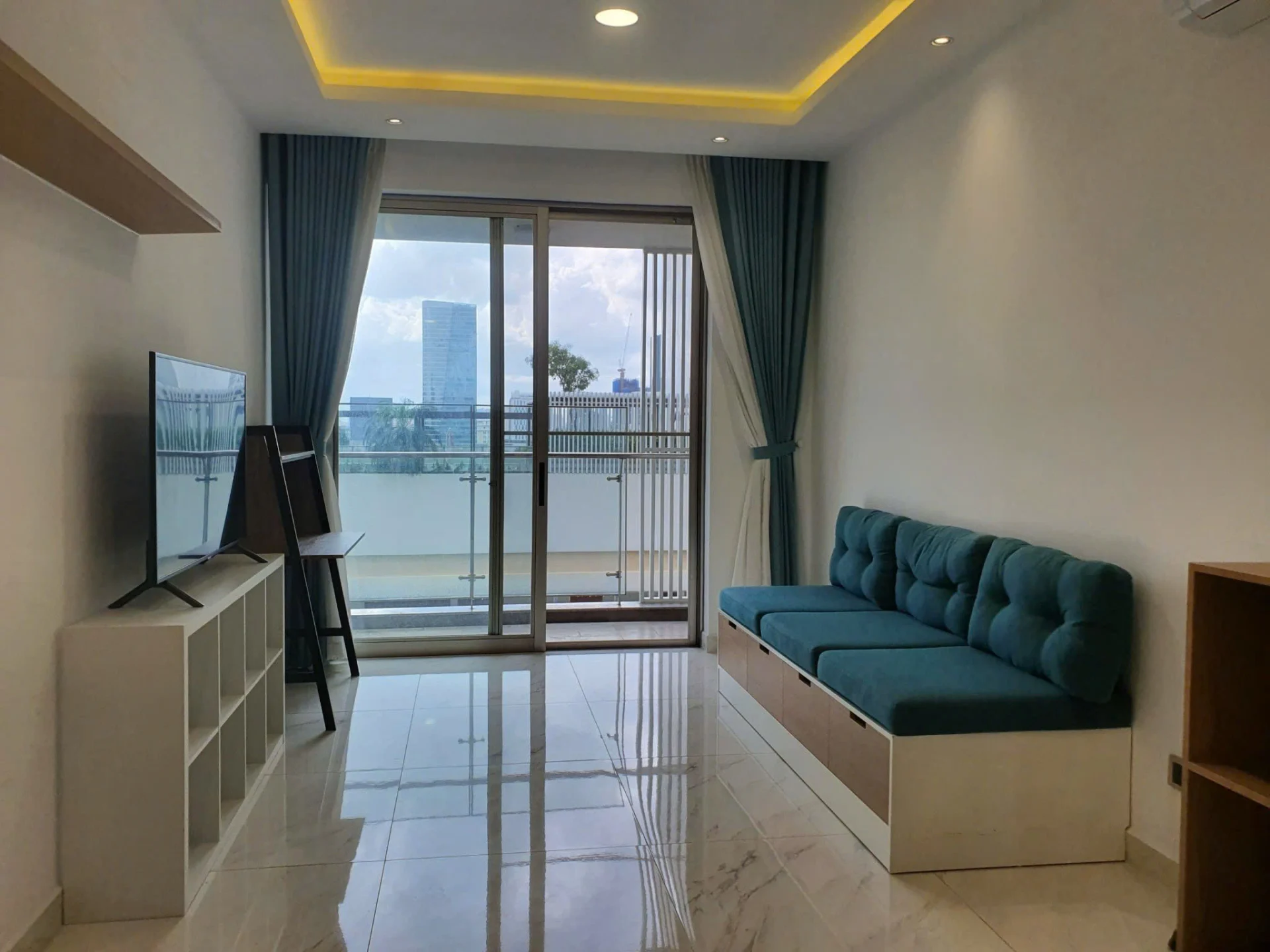 Bán Midtown M6 Tầng 8 view hồ bơi 64m 1 phòng giá 5,5 tỷ