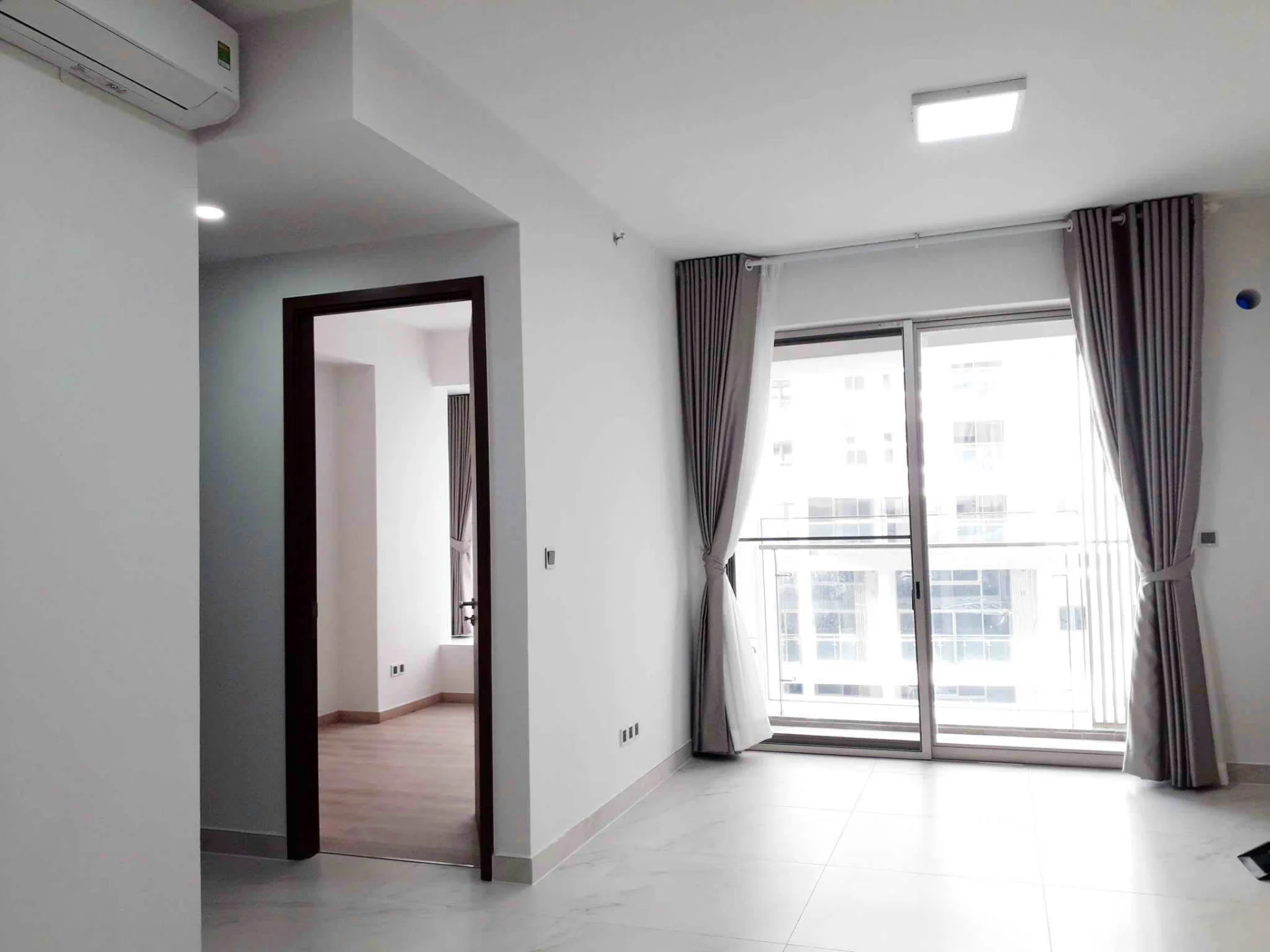 Cho thuê Midtown M7 tầng 4 dt 80m 2 phòng NTCB giá 21 triệu