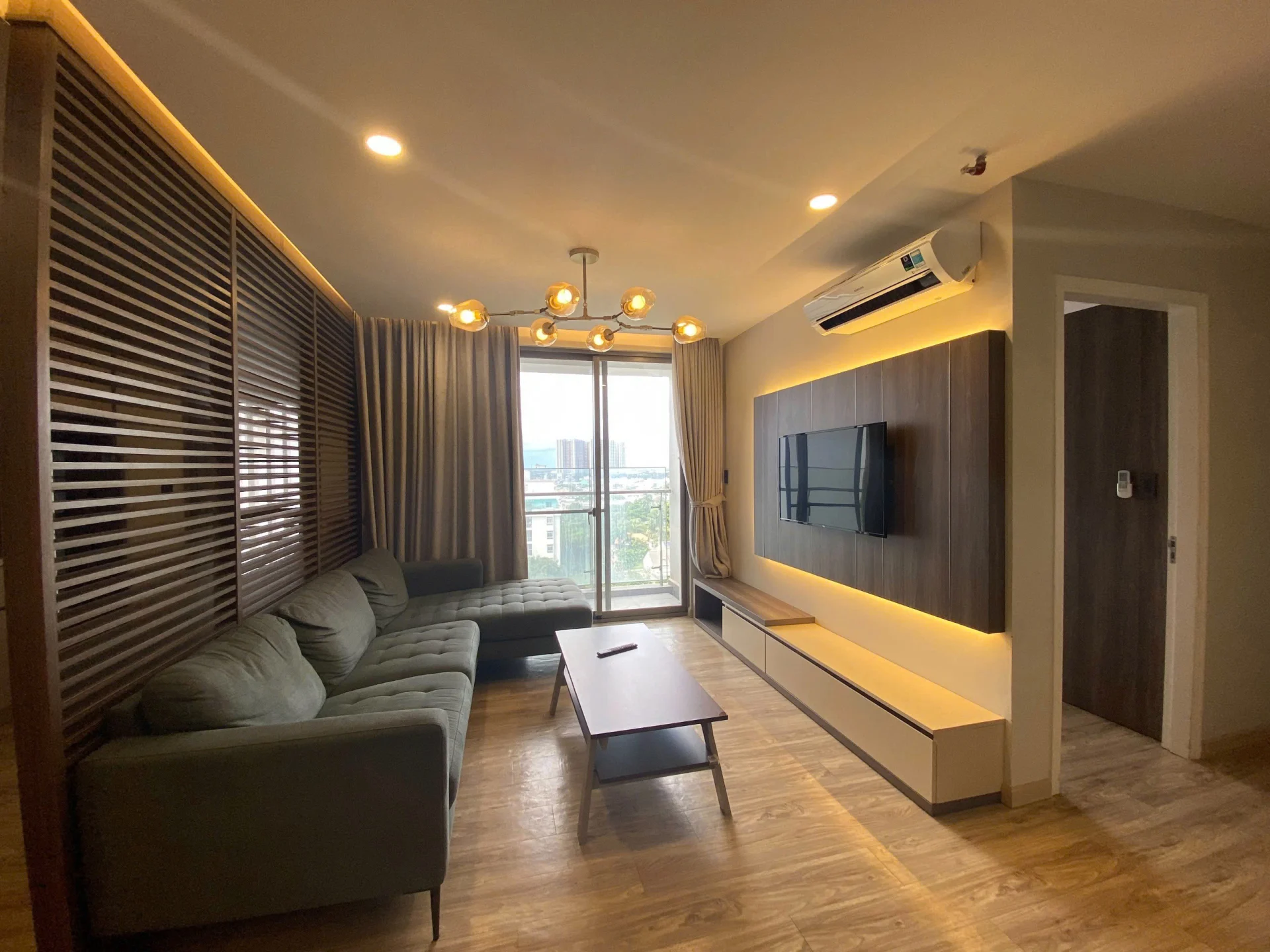 Bán căn hộ Hưng Phúc 1 Block D Tầng 10 dt 82m 2 phòng giá 5,8 tỷ full nội thất