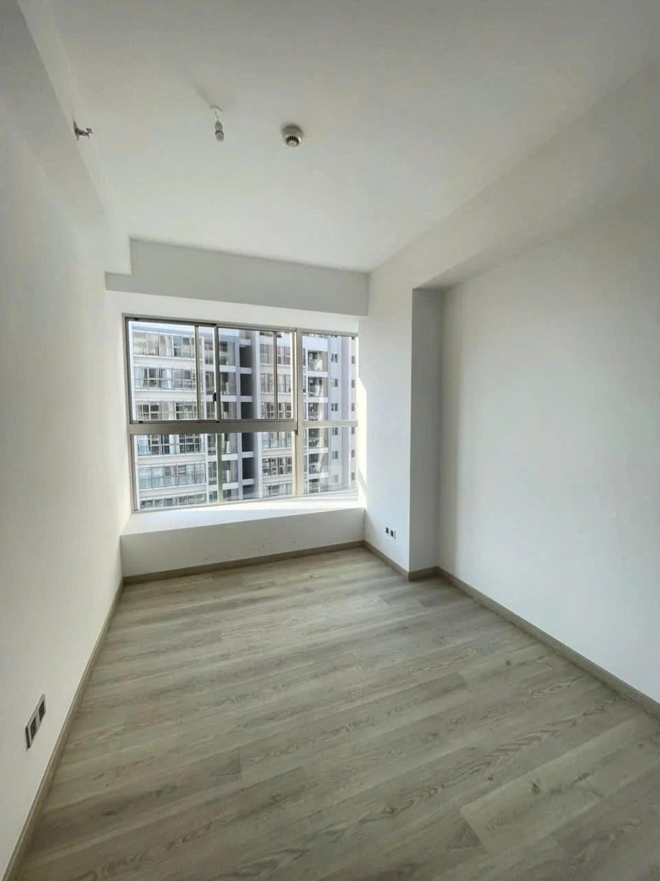 Bán Midtown M7 Block C Tầng 9 dt 81m 2 phòng giá 7,5 tỷ