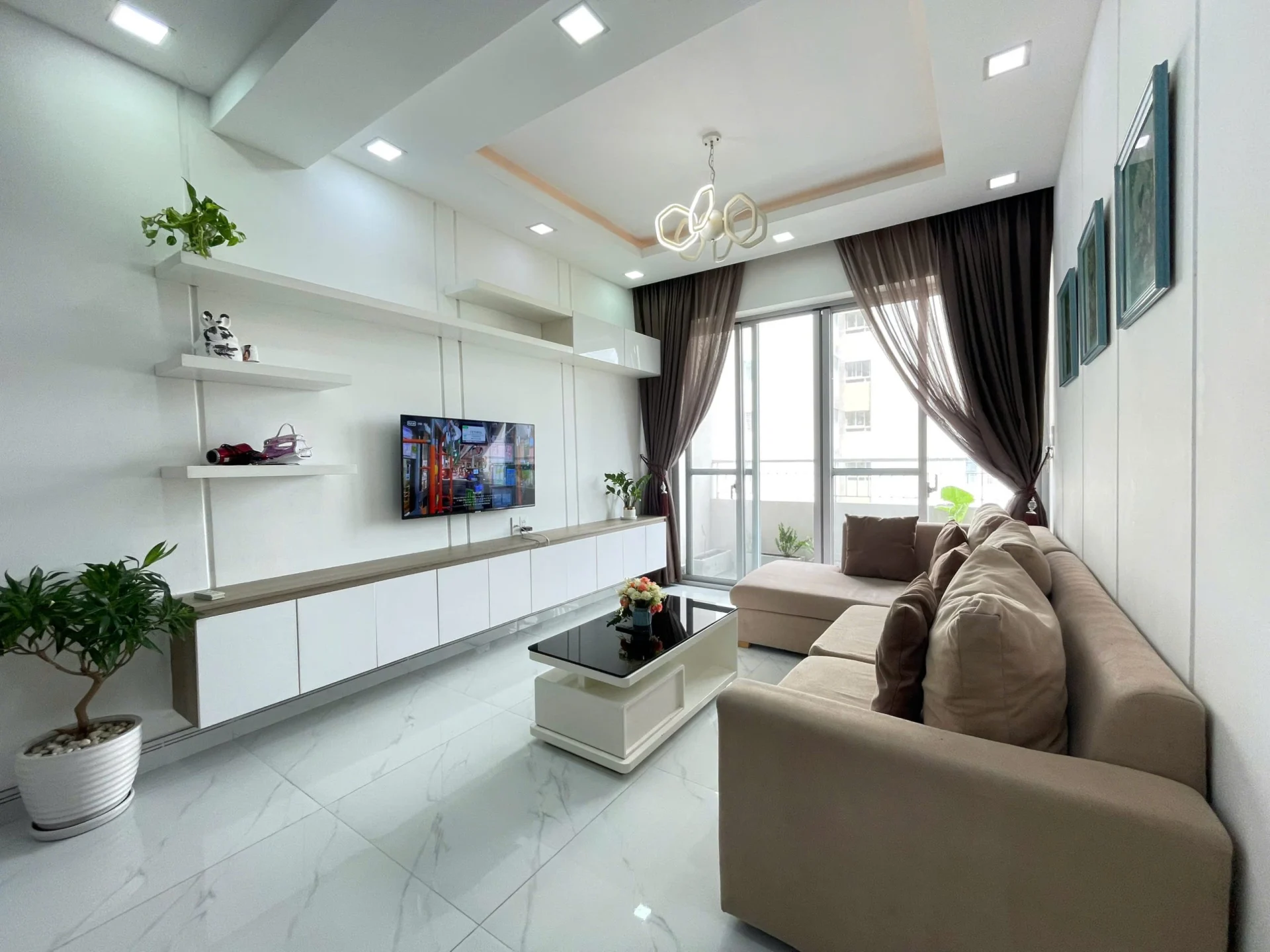 CHÍNH CHỦ CẦN BÁN CĂN HỘ SCENIC VALLEY 1 Block C Tầng 6 dt 101m 3 phòng giá 8,1 tỷ