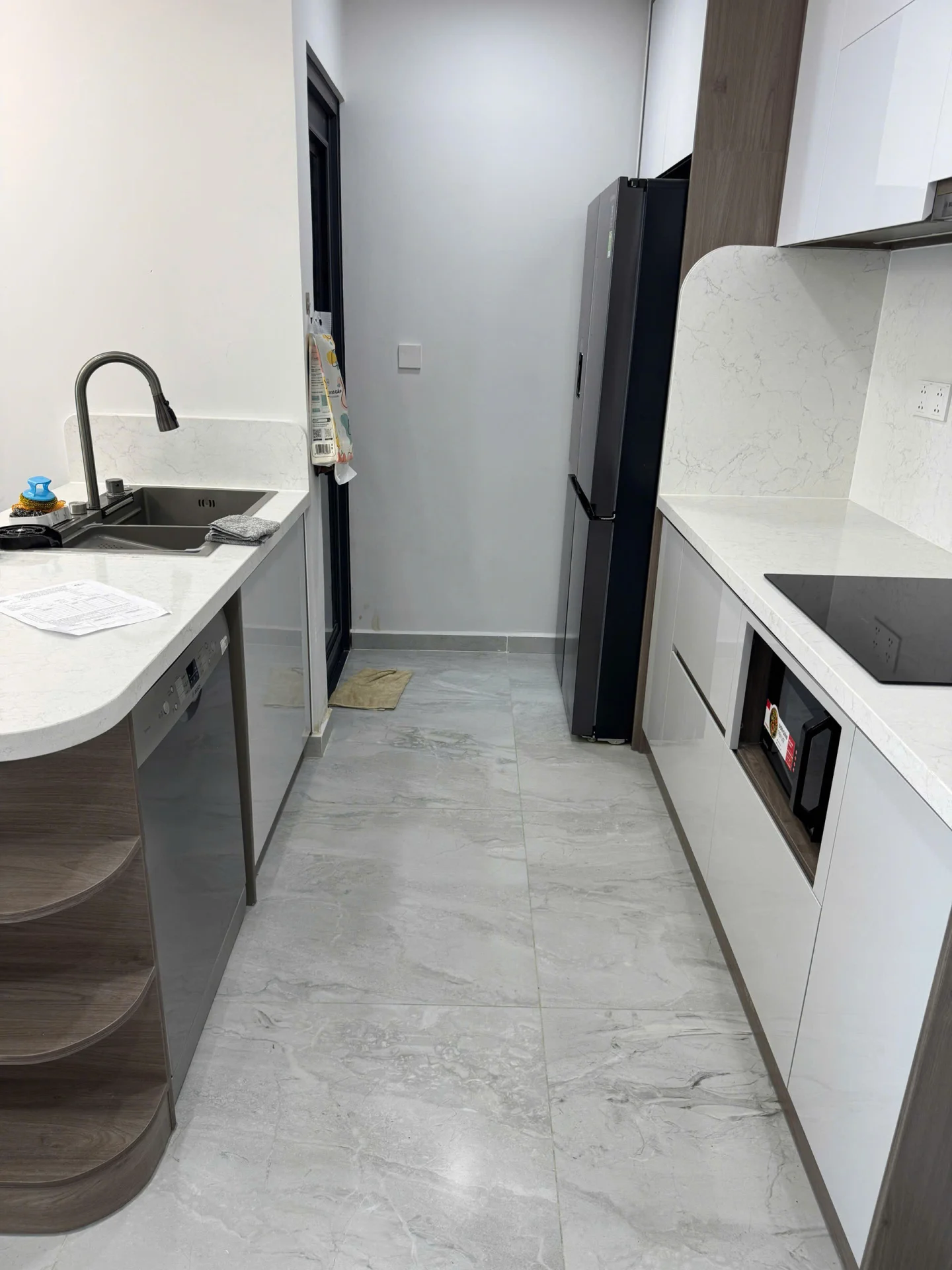 Cho thuê căn hộ Cardinal Court Block A Tầng 10 dt 76m 2 phòng giá 28 triệu