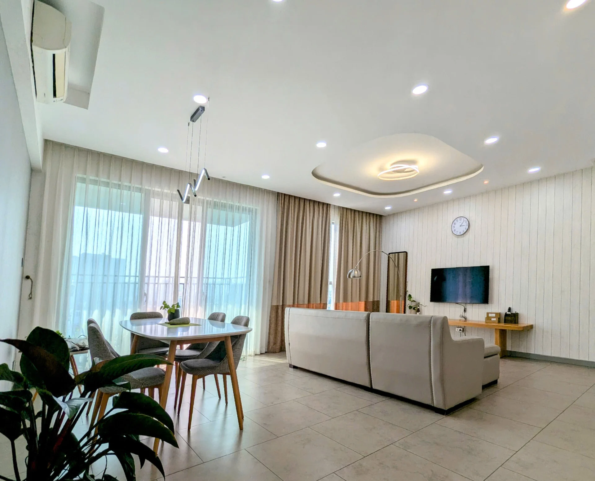 Cho thuê Riviera Point Block T3 Tầng 7 148m 3 phòng giá 31,5 triệu