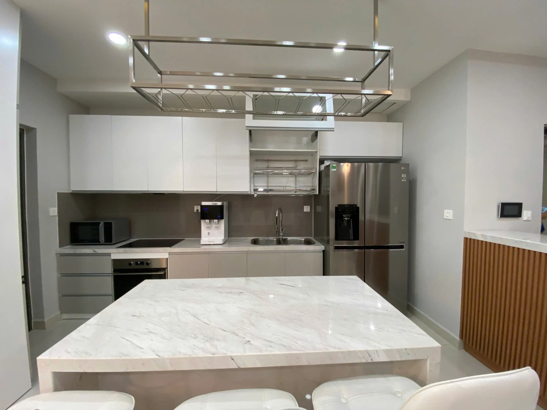 Bán River Park 2 Block B Tầng 3 dt 123m 3 phòng giá 13,8 tỷ có HĐT