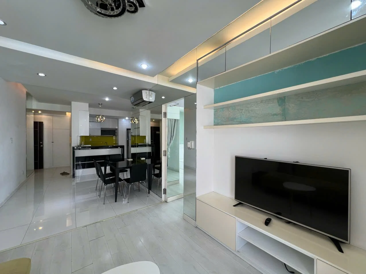Cho thuê căn hộ Sky Garden 3 dt 74m 2 phòng căn góc giá 15 triệu