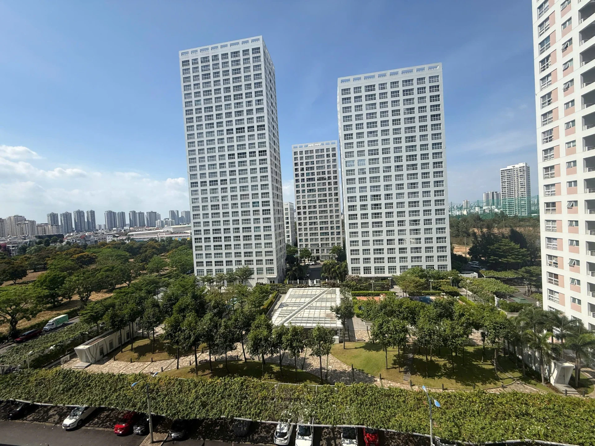 Bán Happy Valley Block I Tầng 7 dt 100m 3 phòng giá 7,9 tỷ