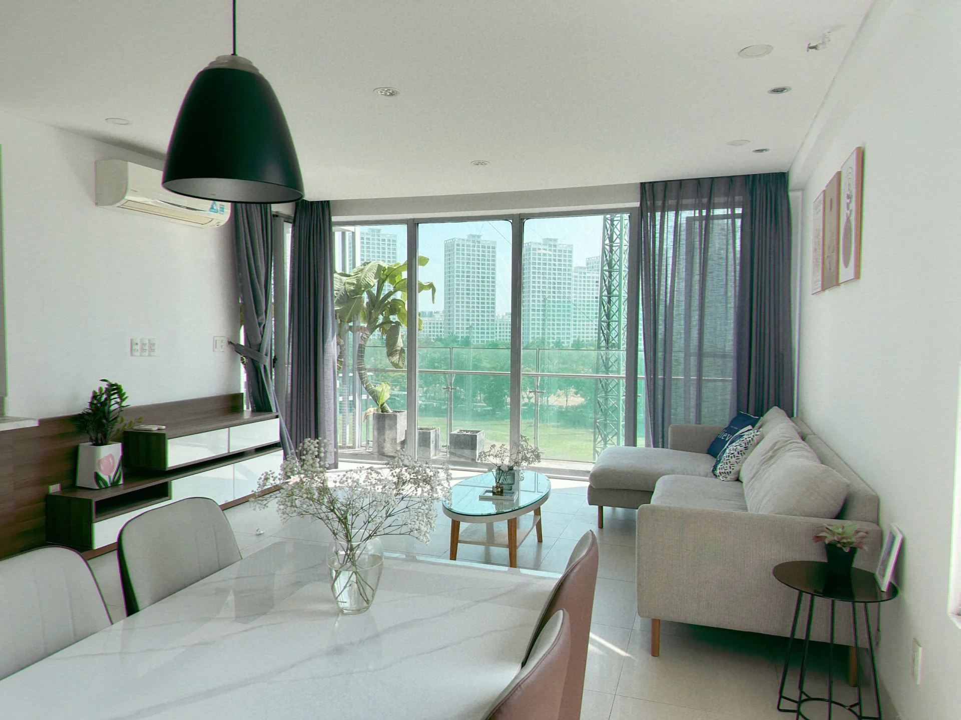 Cho thuê Green Valley Block A Tầng 5 căn góc dt 135m 3 phòng giá 32 triệu