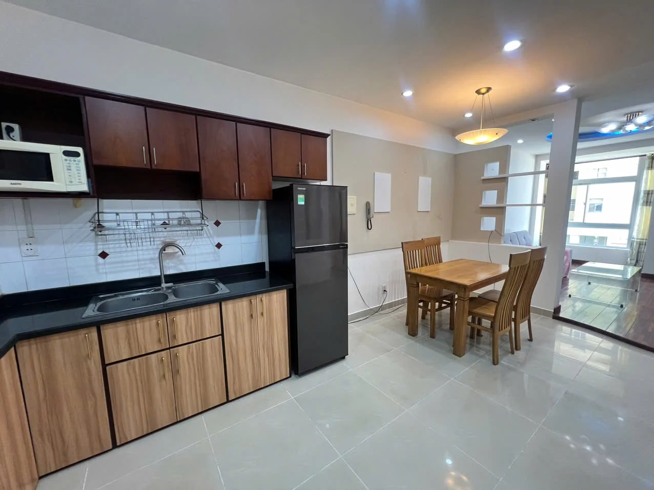 Cho thuê SKy Garden 1 Tầng 3 dt 71m 2 phòng full đồ giá 12 triệu