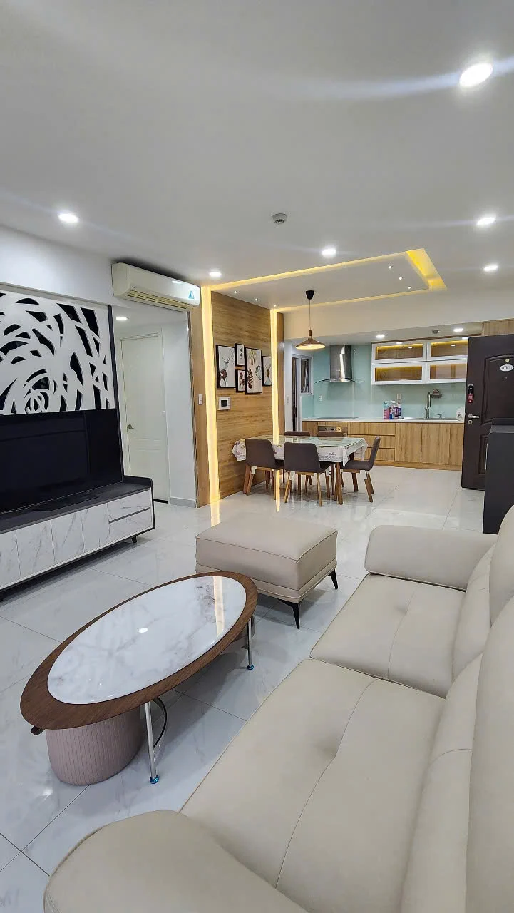 Cho thuê Happy Valley Block H Tầng 10 dt 100m 2 phòng + 1p làm việc giá 1300 usd