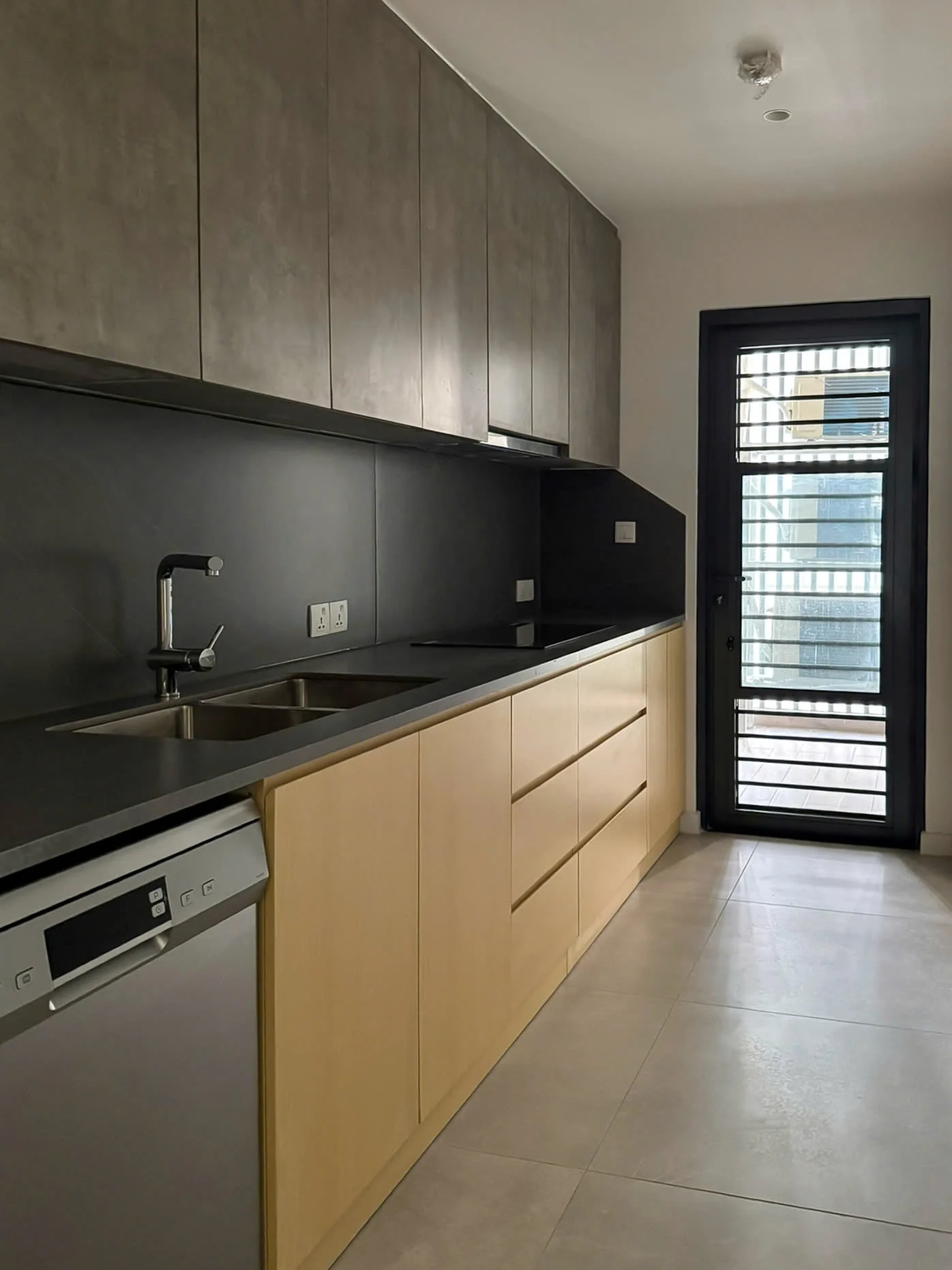 Cho thuê The Antonia Block B Tầng 21 dt 89m 2 phòng giá 38 triệu