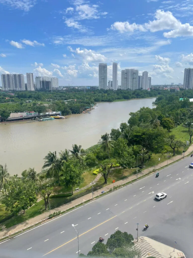 Cho thuê The Panorama – Căn góc 140m2 – 2PN + Phòng làm việc – View bao quát – Kèm ô đậu xe – 39 triệu
